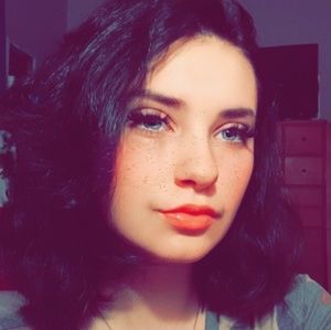 Meet your Posher, Caity